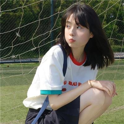 戴金色面具的男子